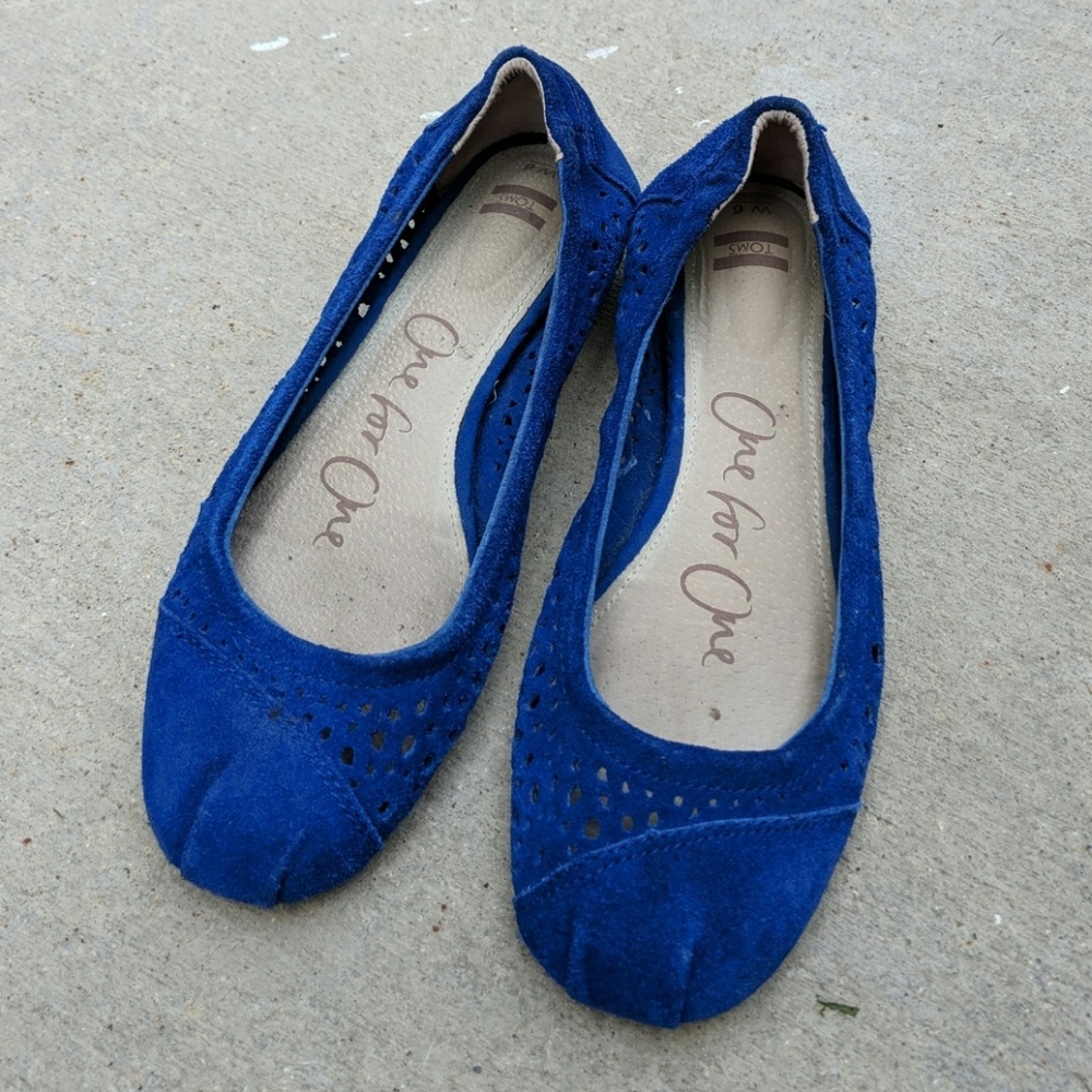 Toms cobalt flats, sz 6